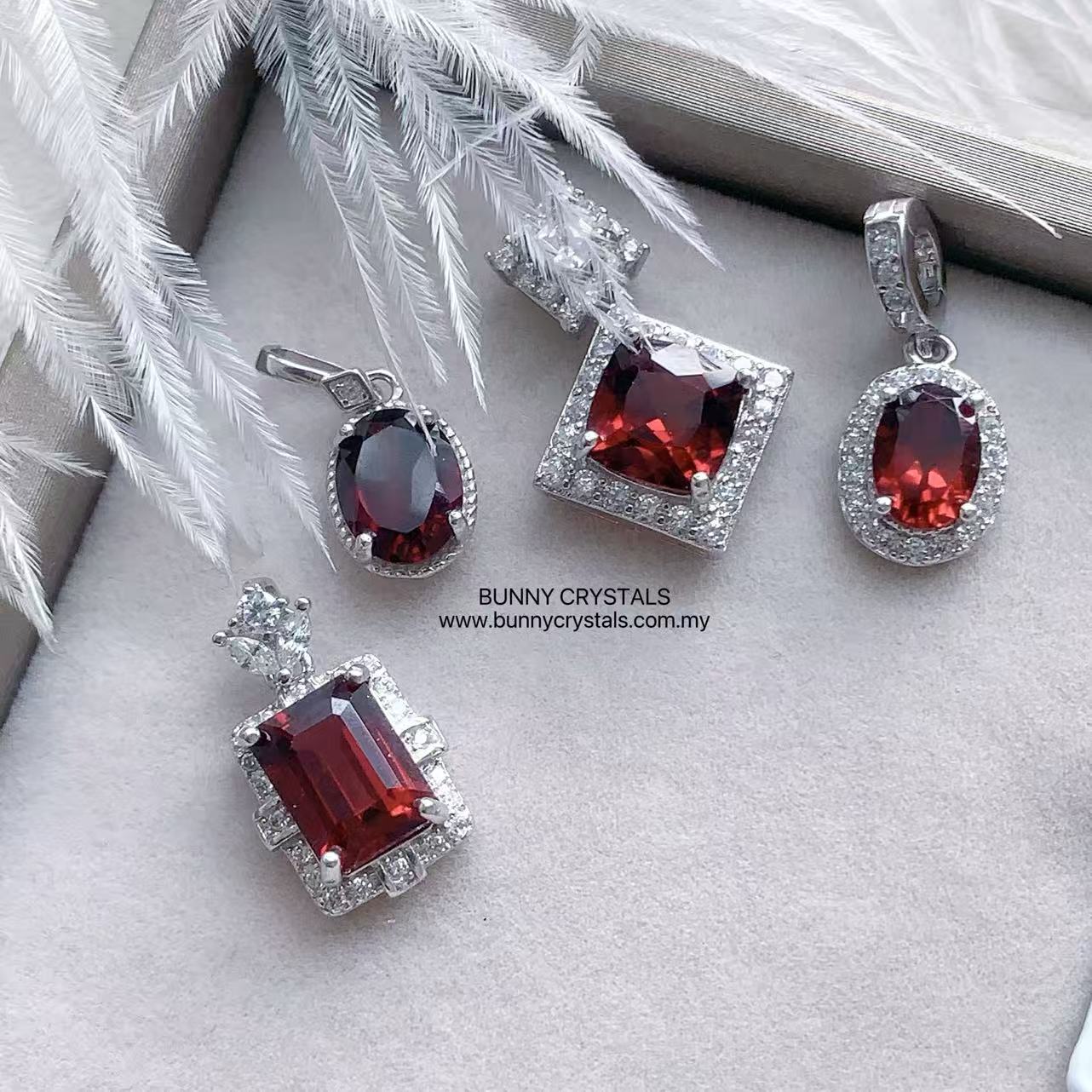 Love & Vitality Natural Garnet in s925 S.Silver Pendant